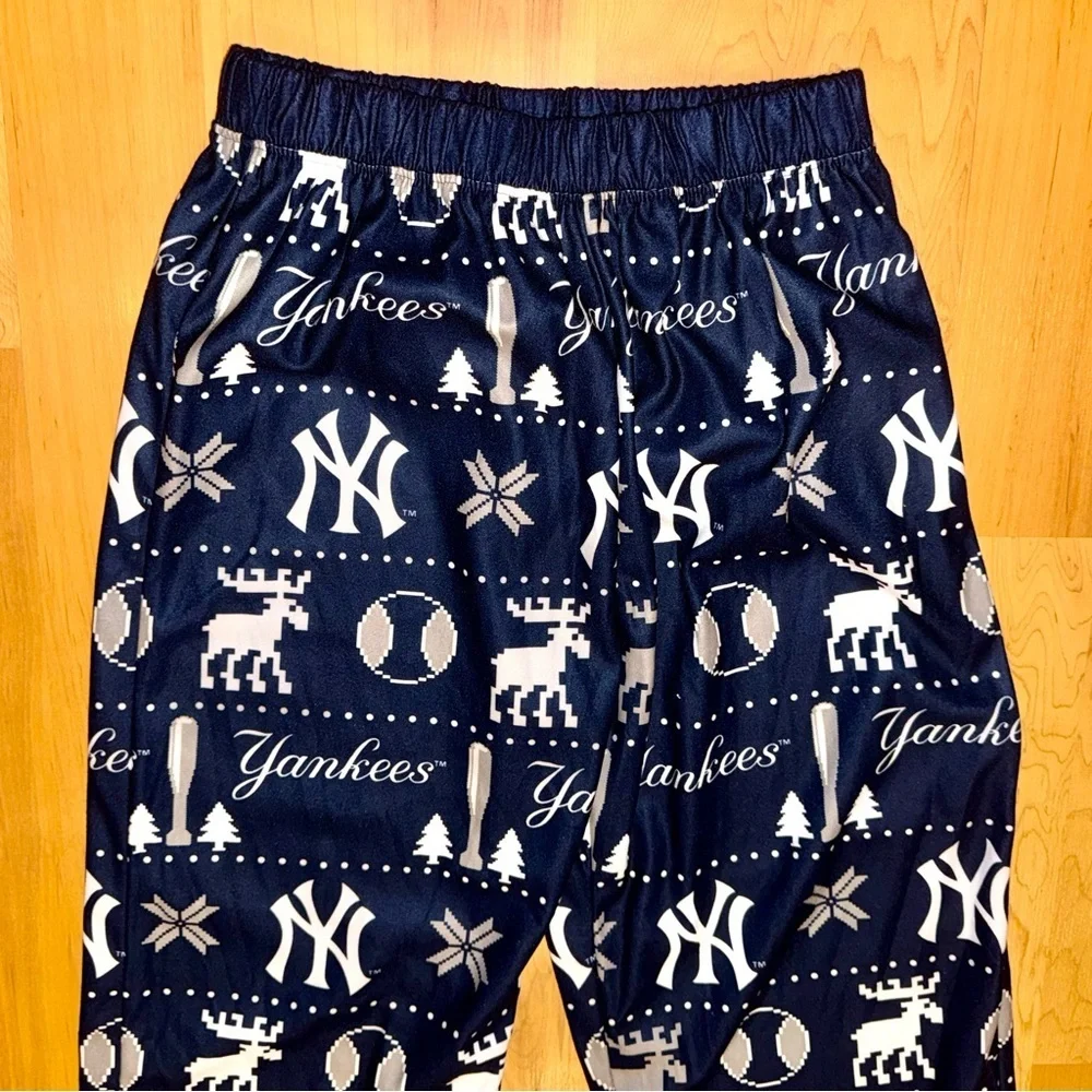 NWOT New York Yankees Allover Print Holiday Sleep Lounge Pants